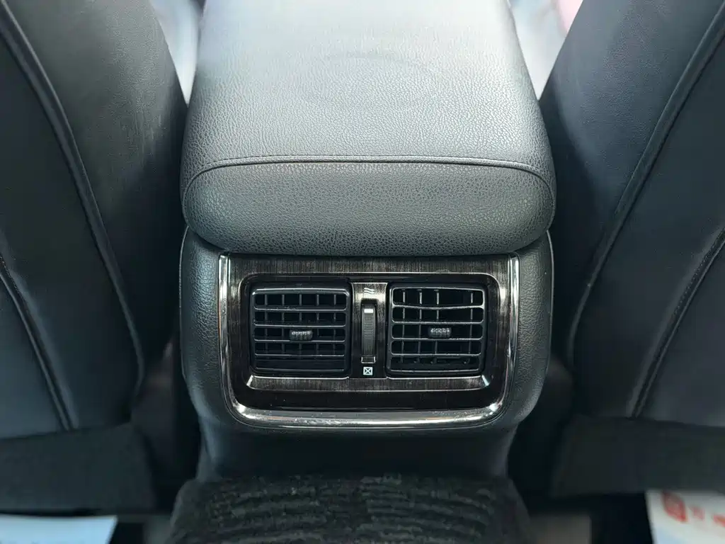 Toyota Crown — фото 9