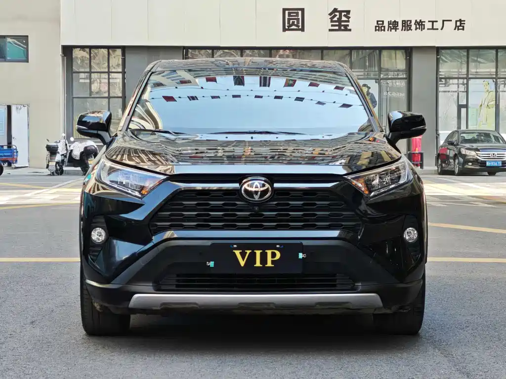 Toyota RAV4 — фото 2