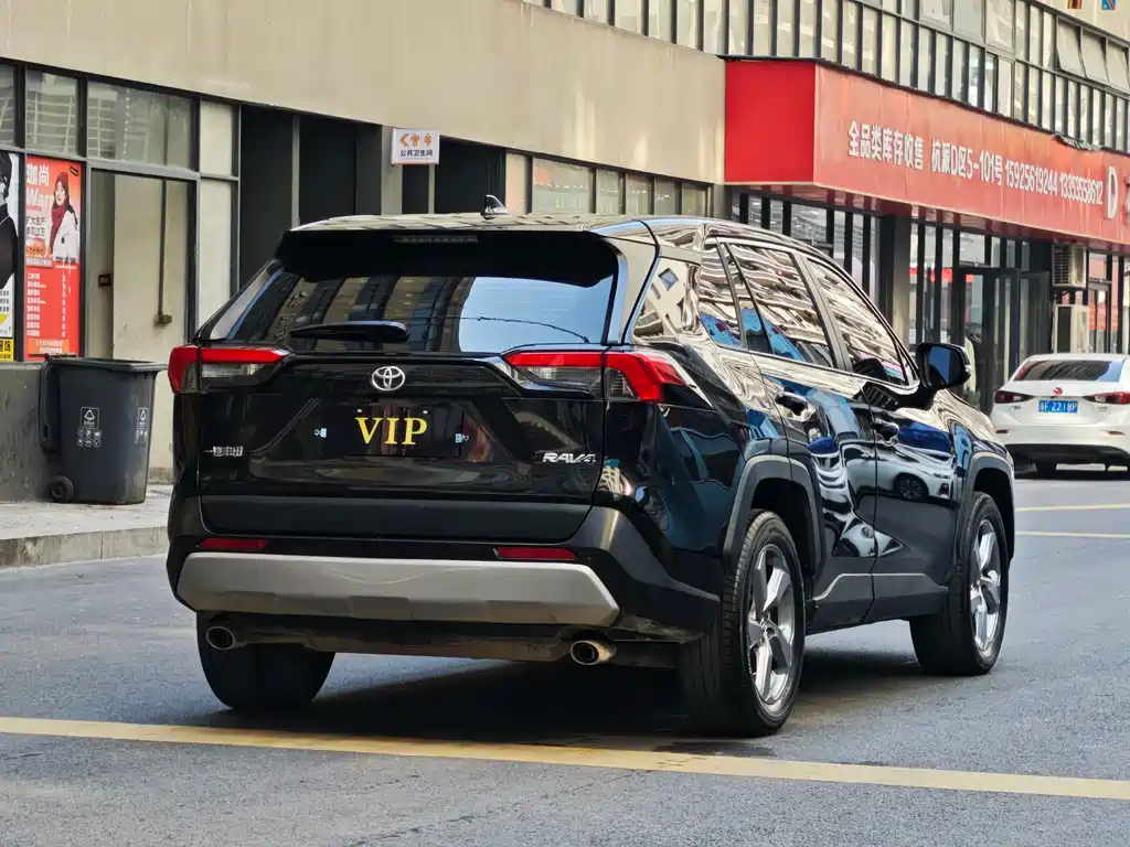 Toyota RAV4 — фото 9