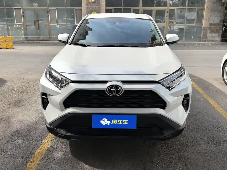 Toyota RAV4 — фото 2