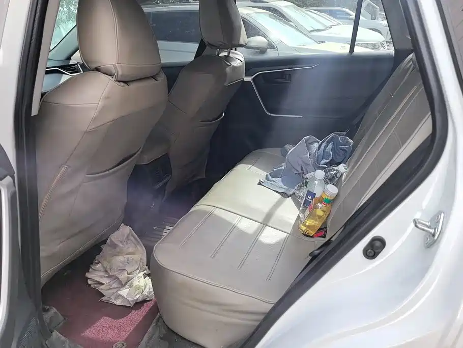 Toyota RAV4 — фото 11