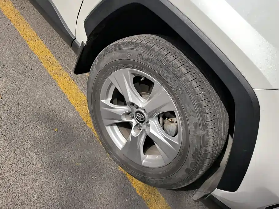 Toyota RAV4 — фото 6