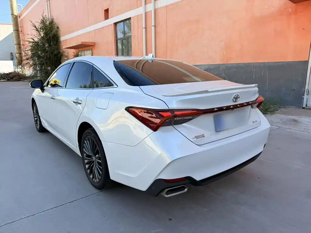 Toyota Avalon — фото 10