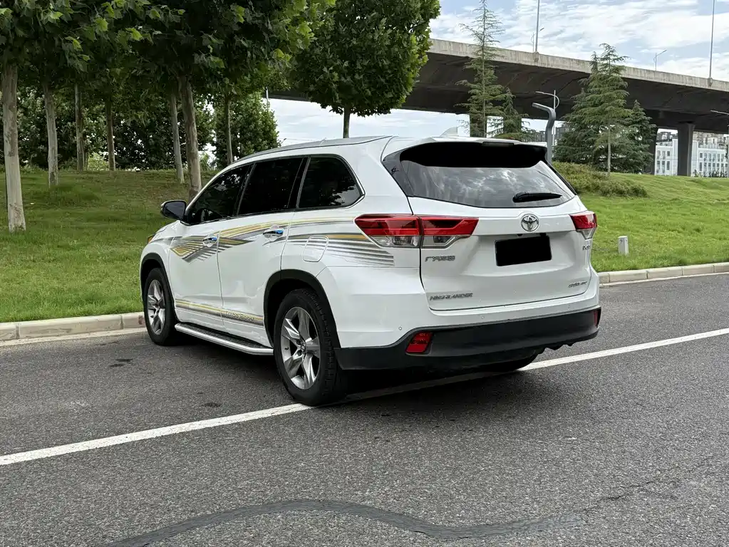 Toyota Highlander — фото 3