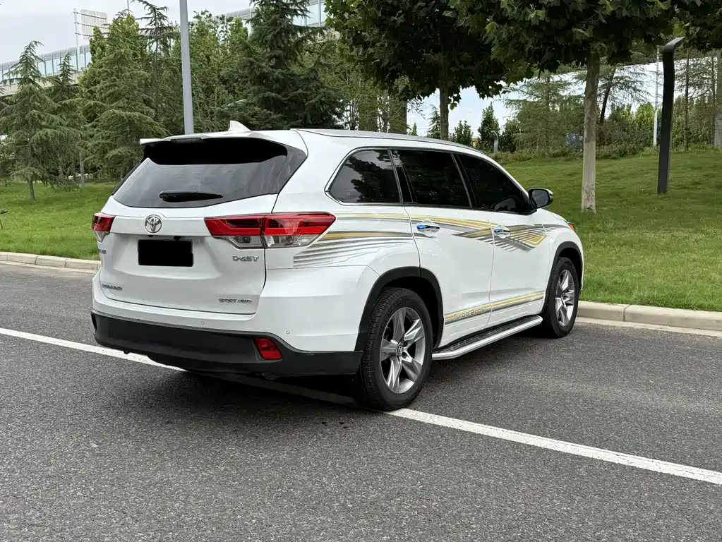 Toyota Highlander — фото 9