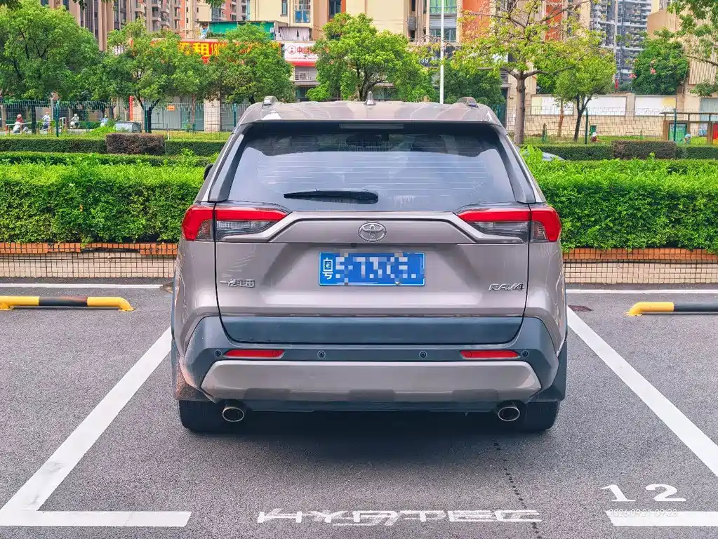 Toyota RAV4 — фото 3