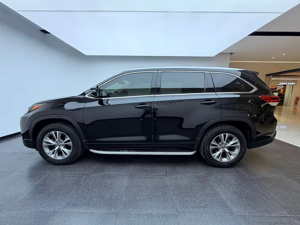 Toyota Highlander — фото 4