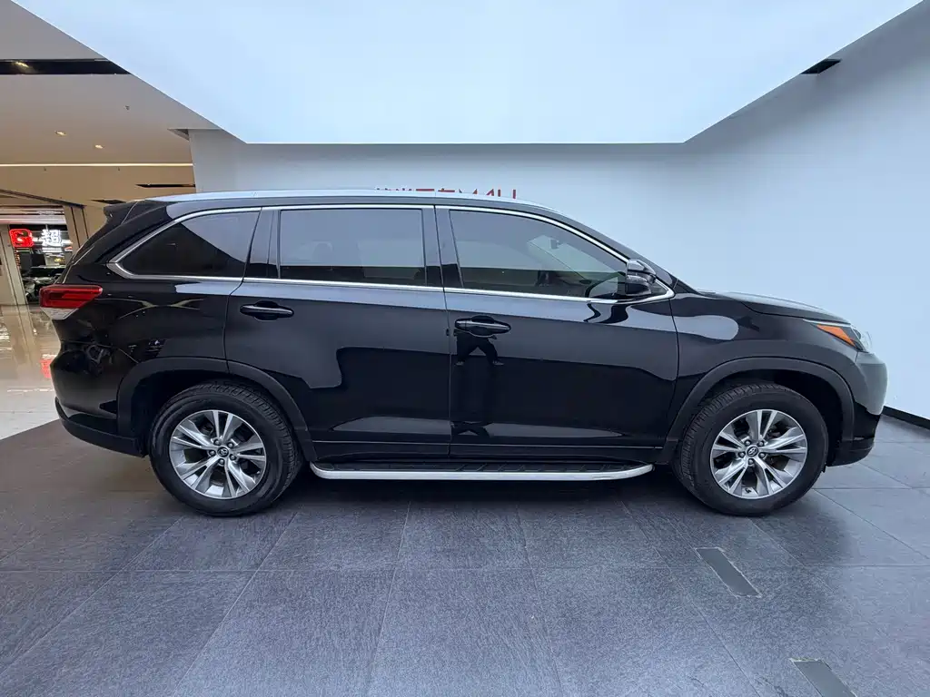 Toyota Highlander — фото 8