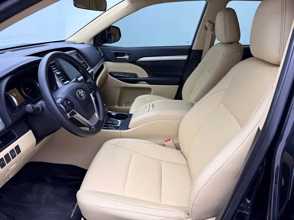 Toyota Highlander — фото 10
