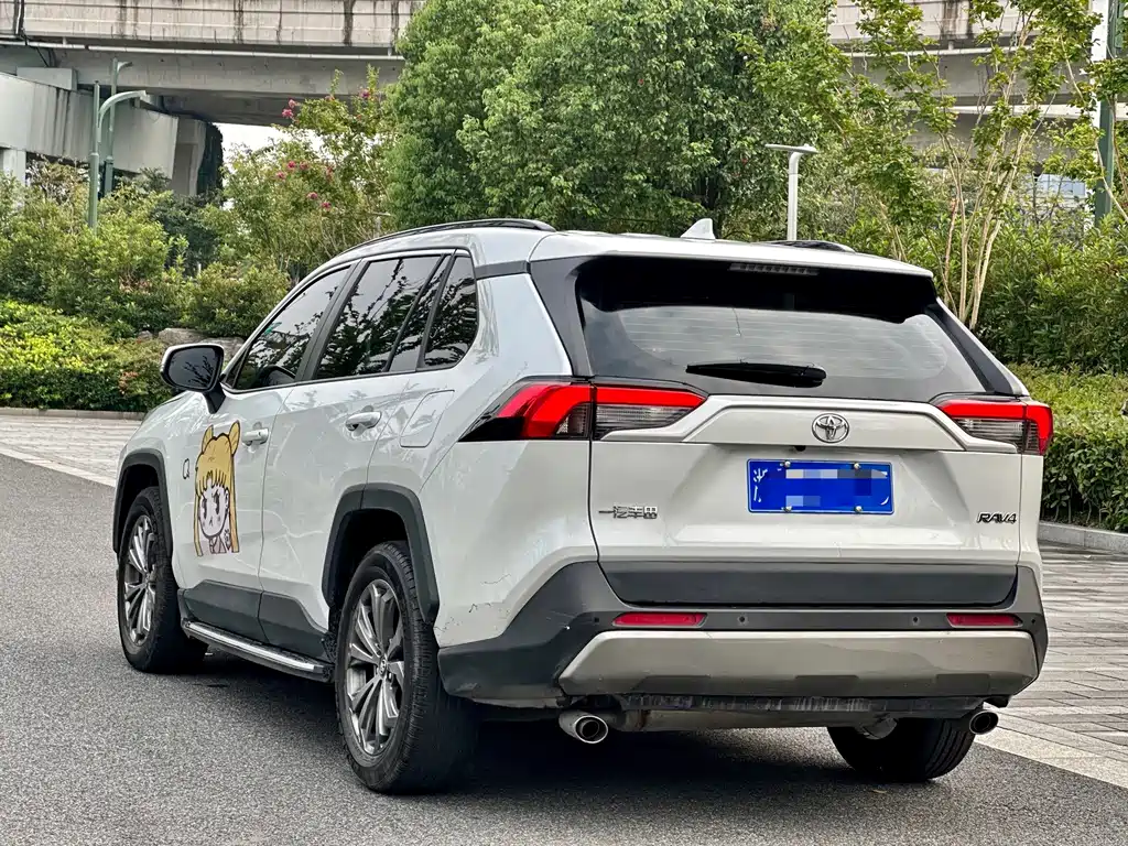 Toyota RAV4 — фото 4