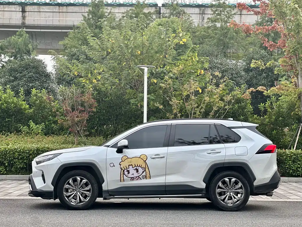Toyota RAV4 — фото 7