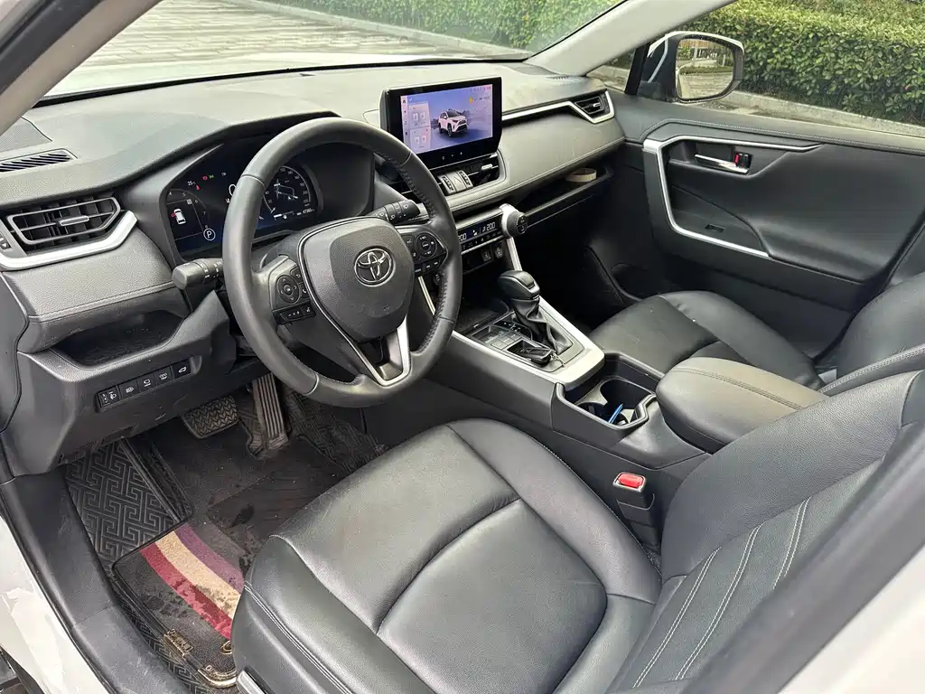 Toyota RAV4 — фото 9