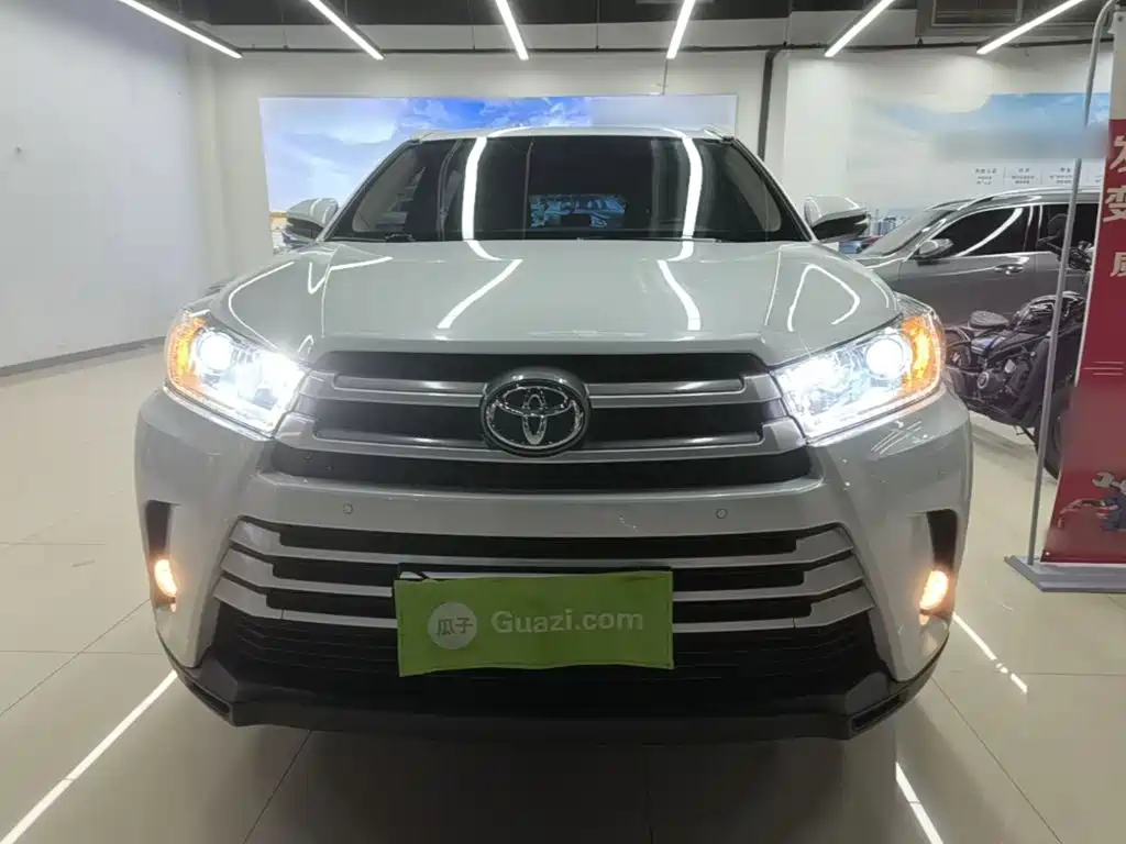 Toyota Highlander — фото 4