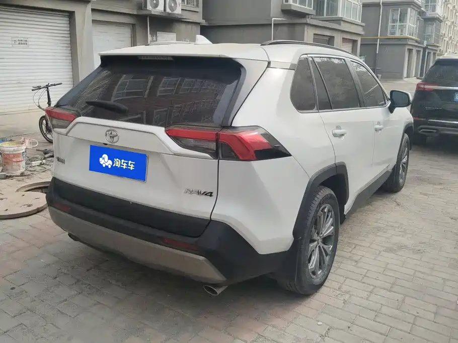 Toyota RAV4 — фото 3