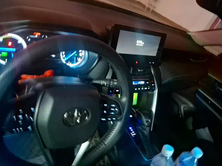 Toyota Harrier — фото 13