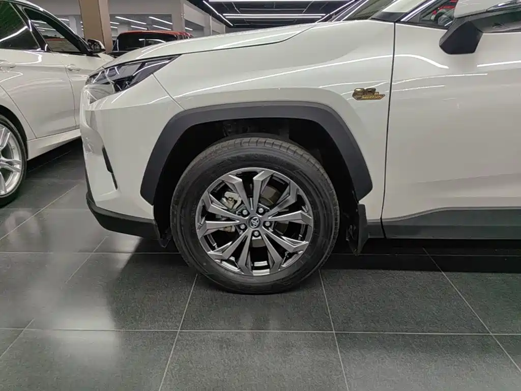 Toyota RAV4 — фото 23