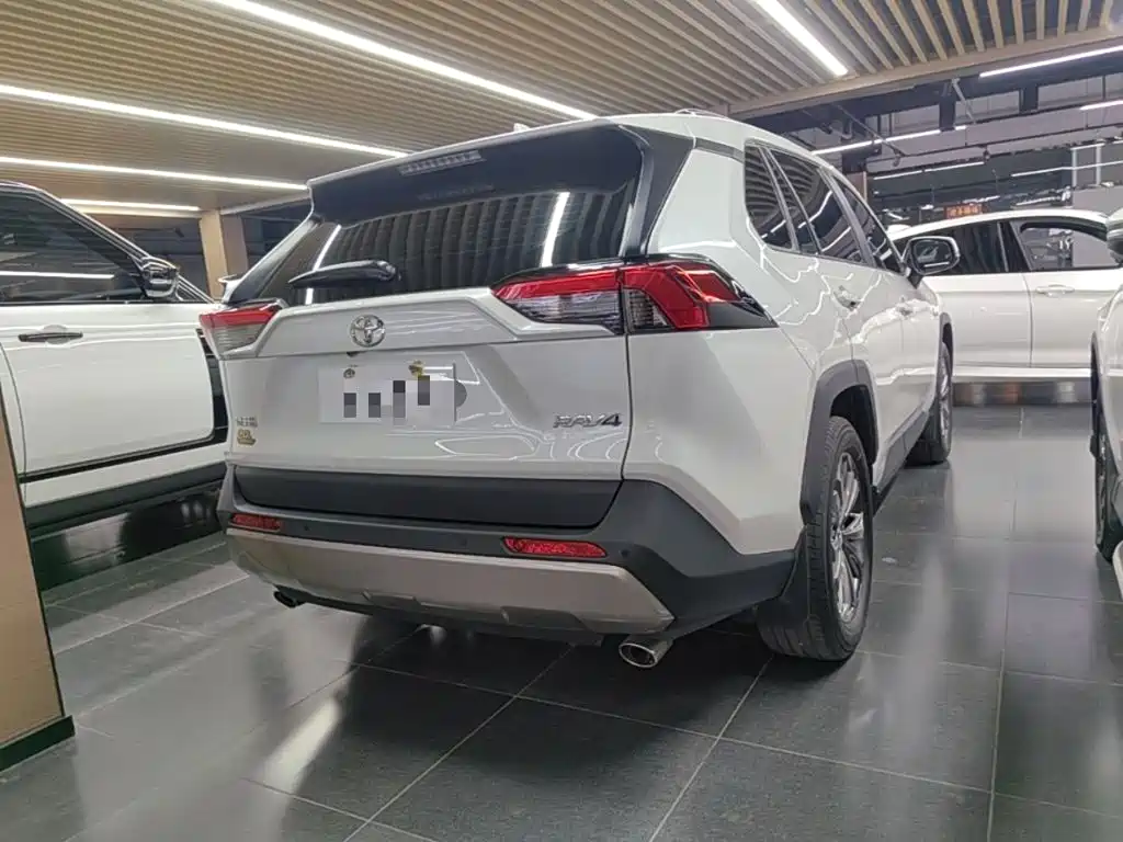 Toyota RAV4 — фото 7