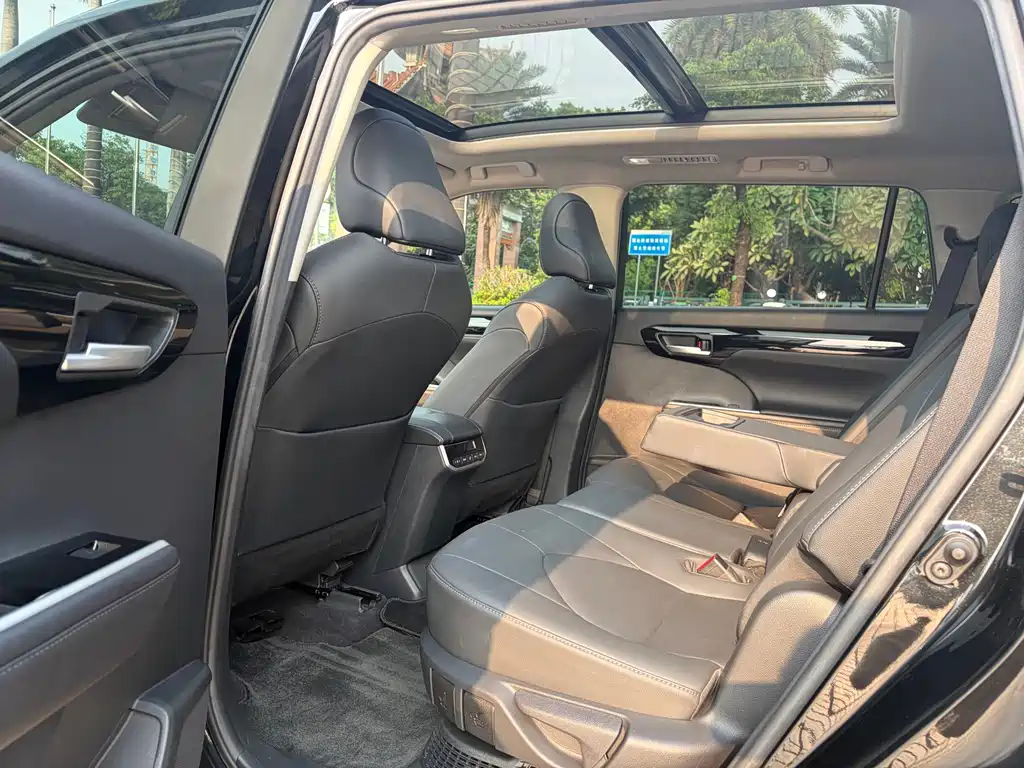 Toyota Highlander — фото 17