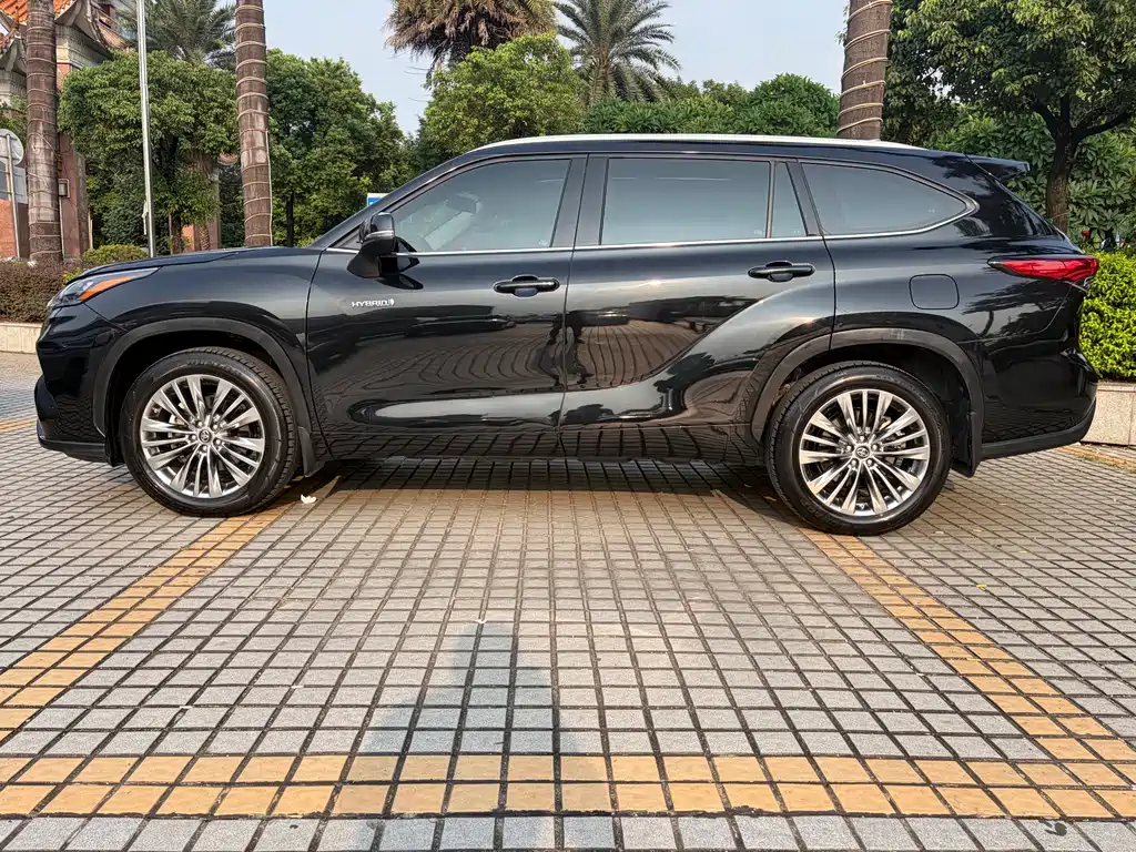 Toyota Highlander — фото 20
