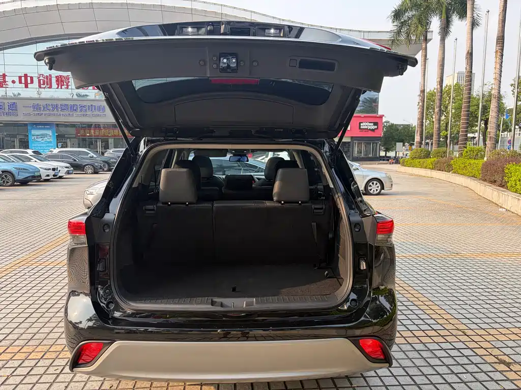 Toyota Highlander — фото 26