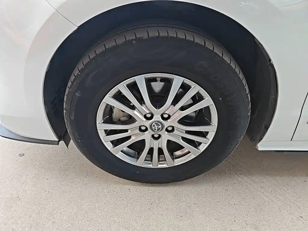 Toyota Sienna — фото 23