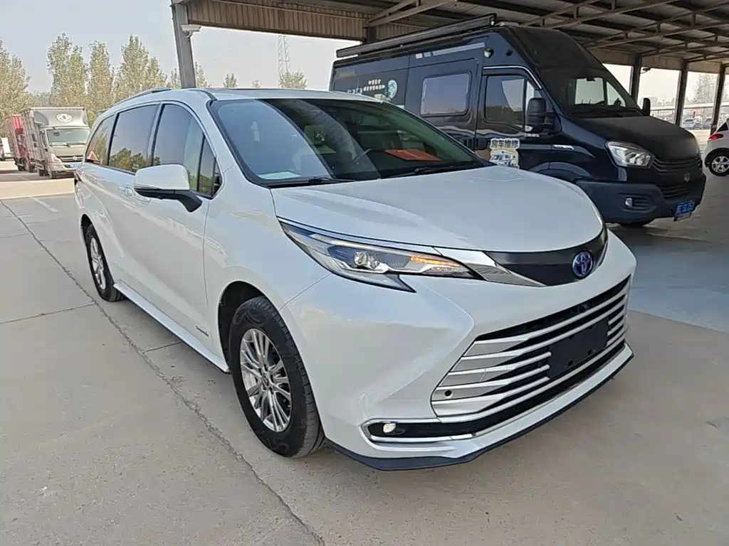 Toyota Sienna — фото 4
