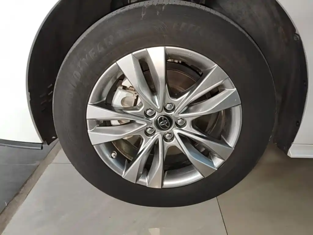 Toyota Sienna — фото 23