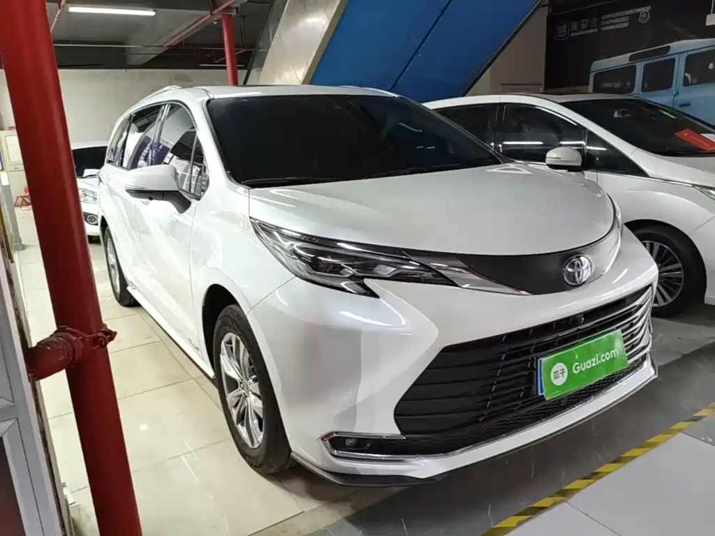 Toyota Sienna — фото 4