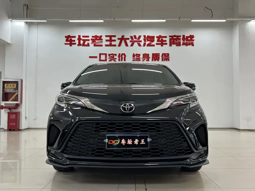 Toyota Granvia — фото 2