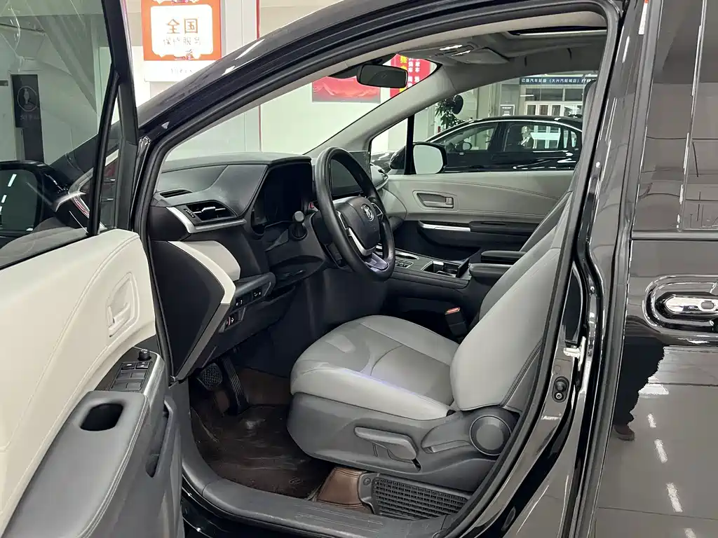Toyota Granvia — фото 4