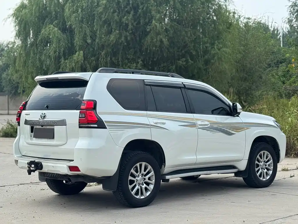Toyota Prado — фото 5