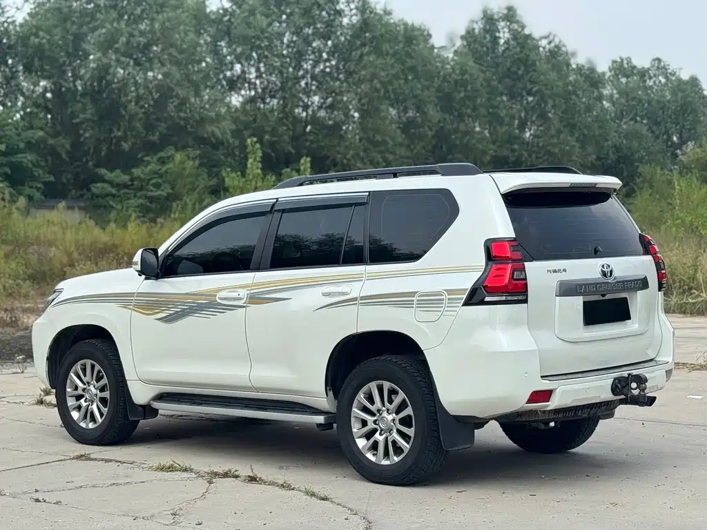 Toyota Prado — фото 6