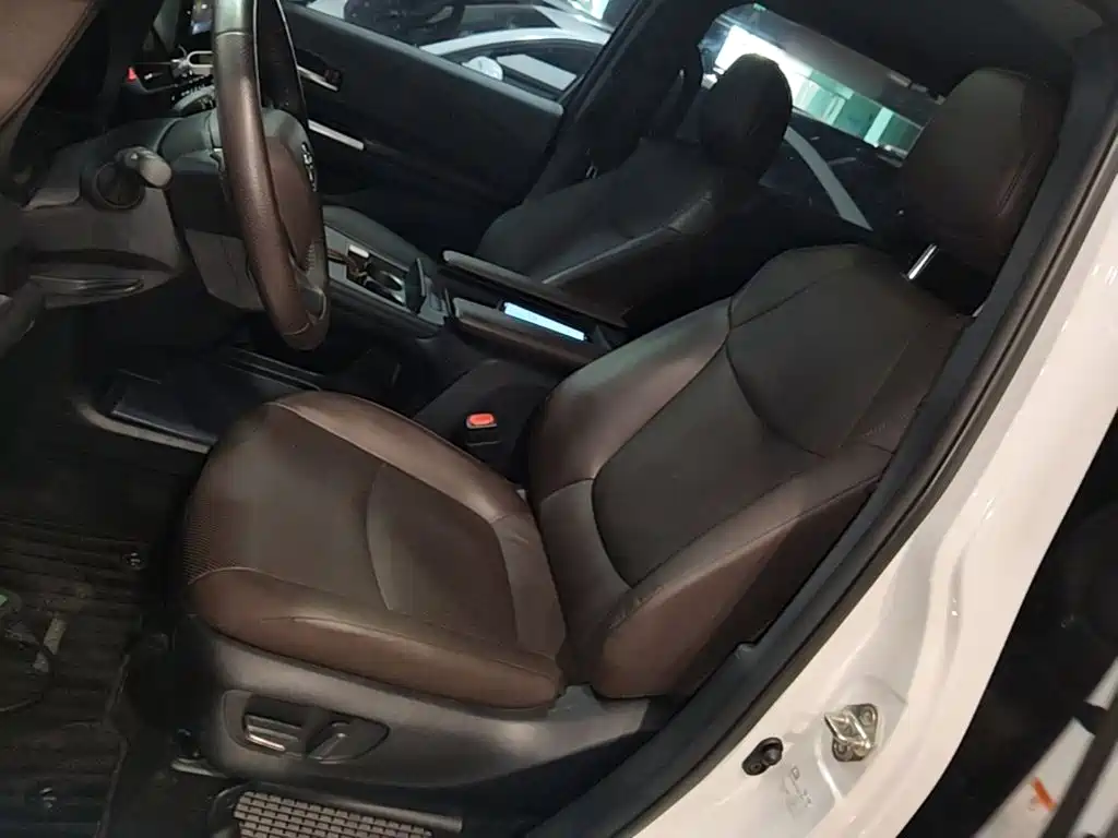 Toyota Granvia — фото 15