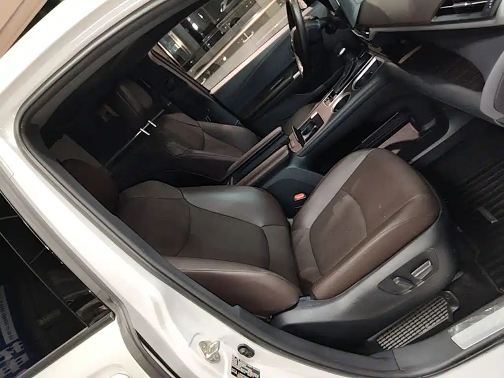 Toyota Granvia — фото 25