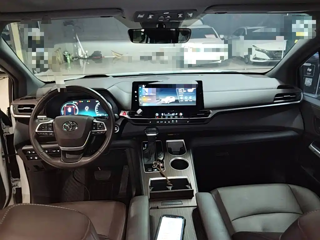 Toyota Granvia — фото 10