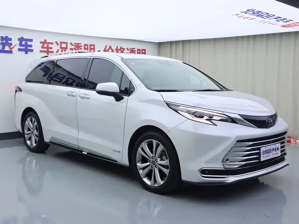 Toyota Sienna — фото 2