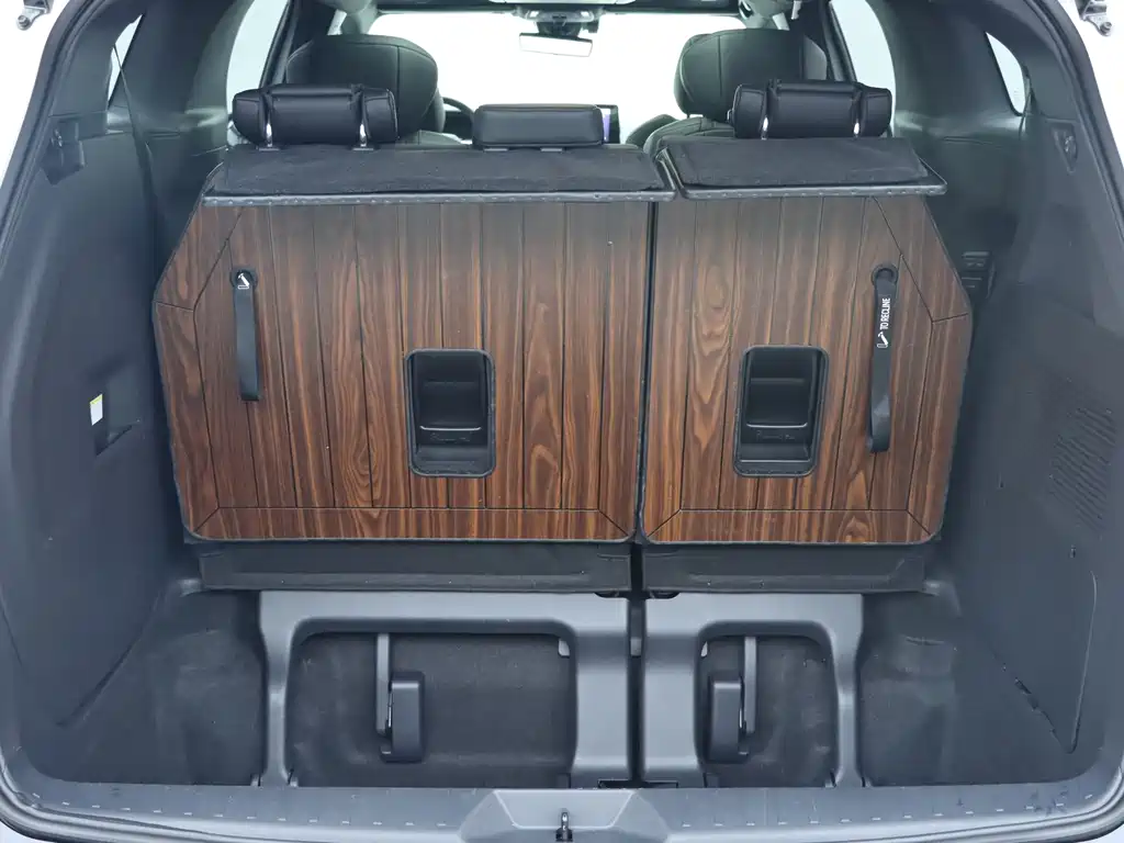 Toyota Sienna — фото 23