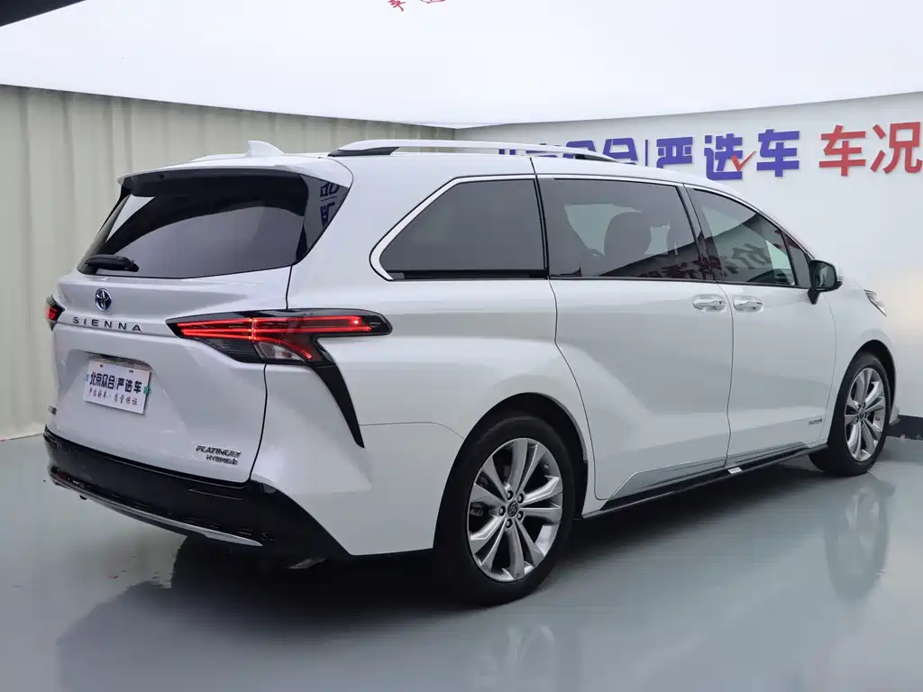 Toyota Sienna — фото 28