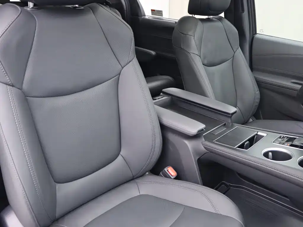 Toyota Sienna — фото 10