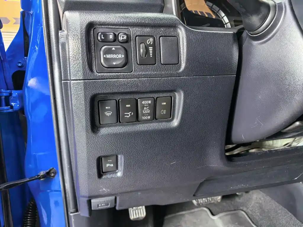 Toyota 4Runner — фото 9