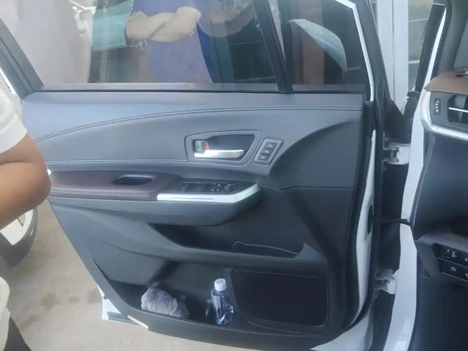 Toyota Granvia — фото 7