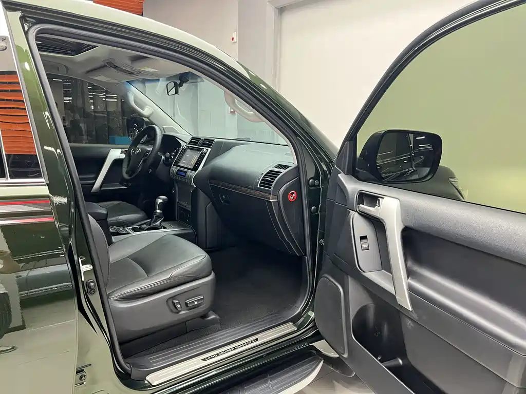 Toyota Prado — фото 11