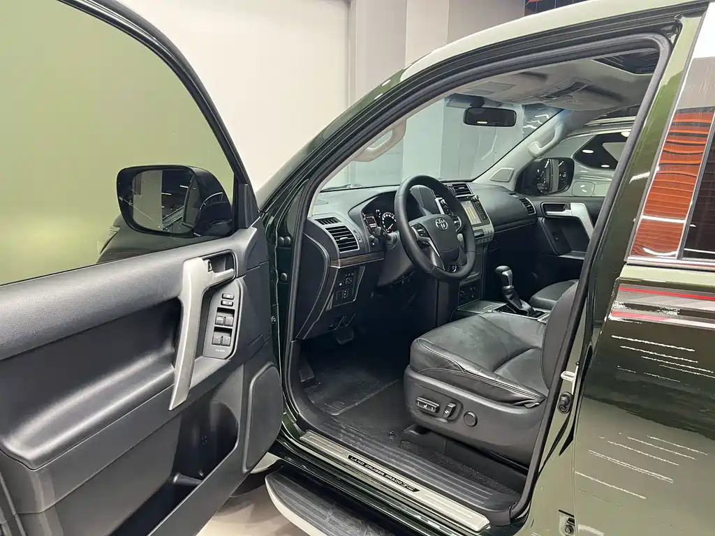Toyota Prado — фото 10