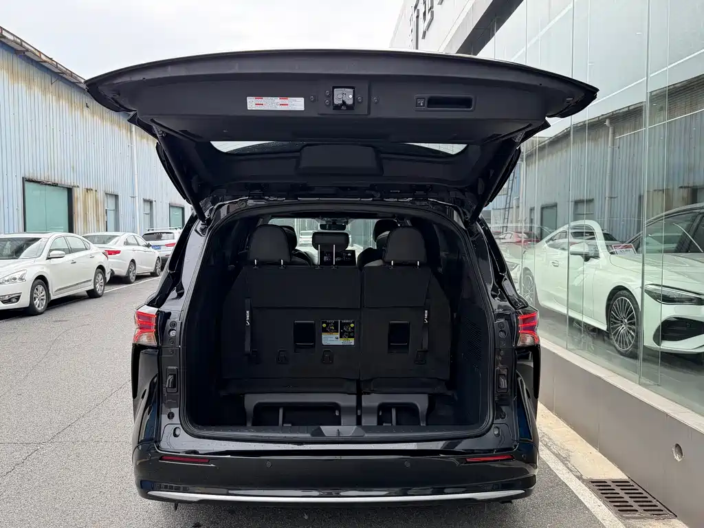 Toyota Sienna — фото 13