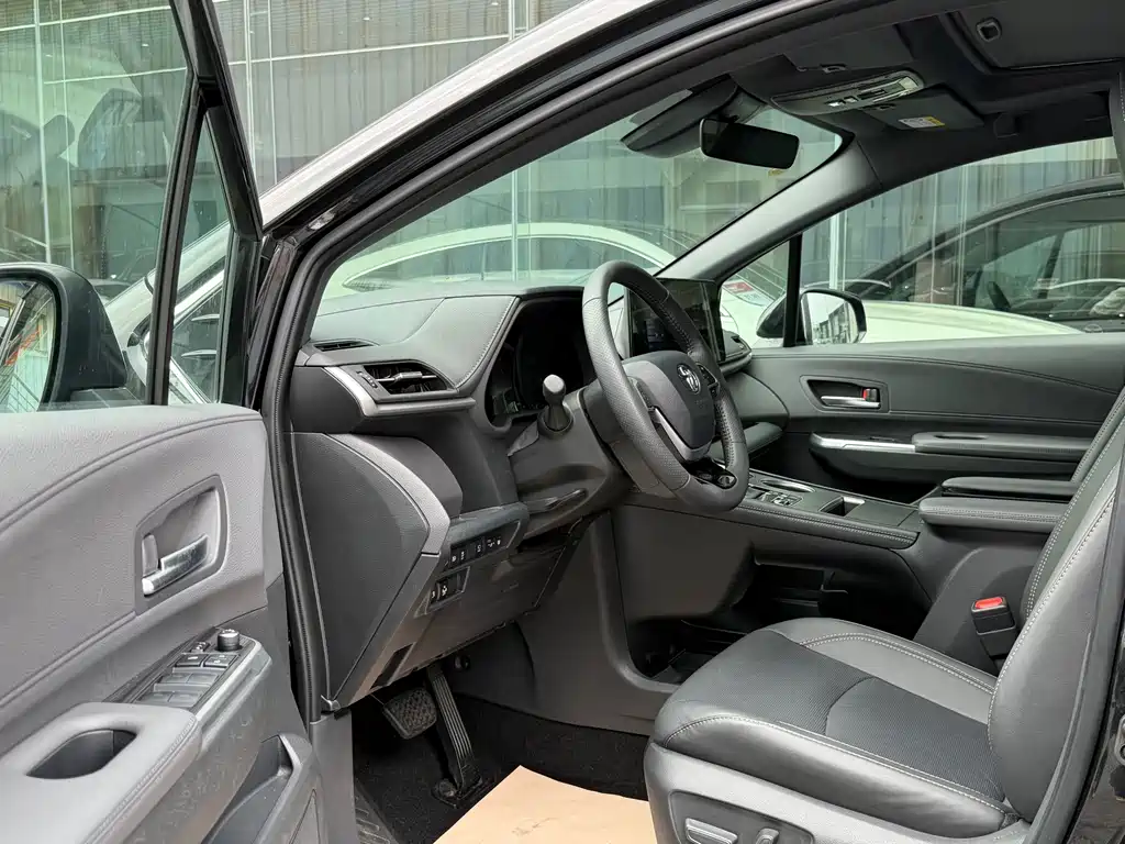 Toyota Sienna — фото 16