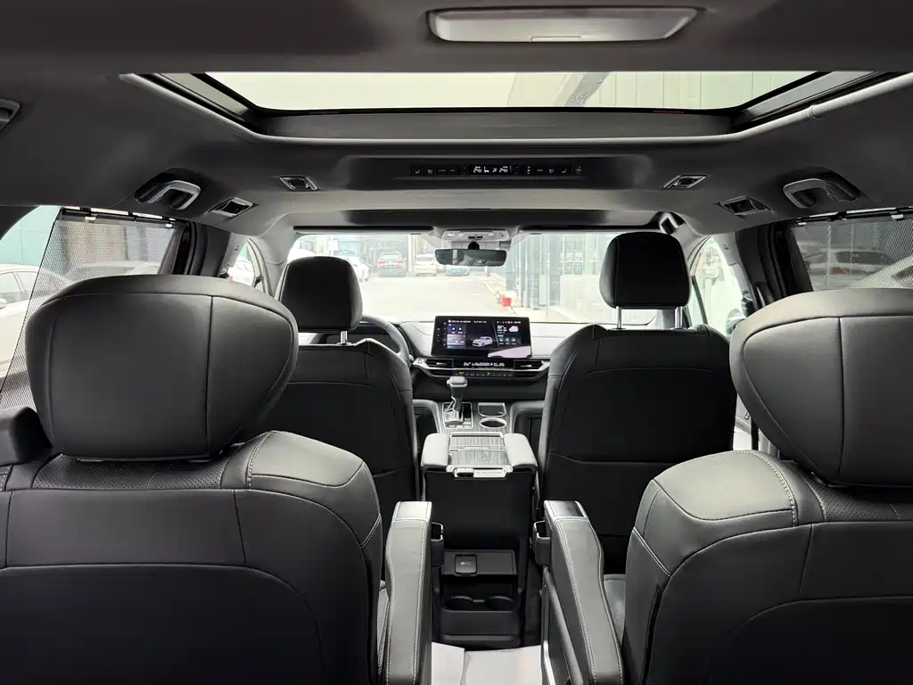Toyota Sienna — фото 6