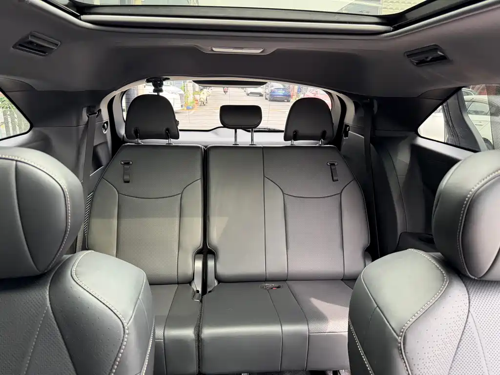 Toyota Sienna — фото 9