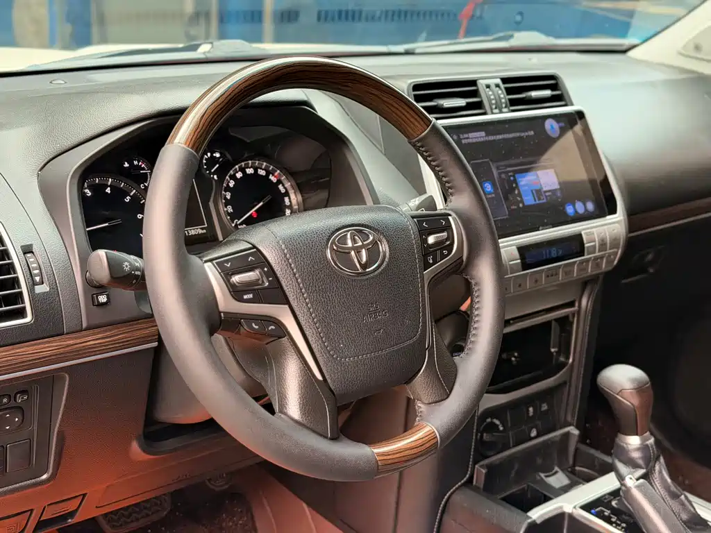 Toyota Prado — фото 11