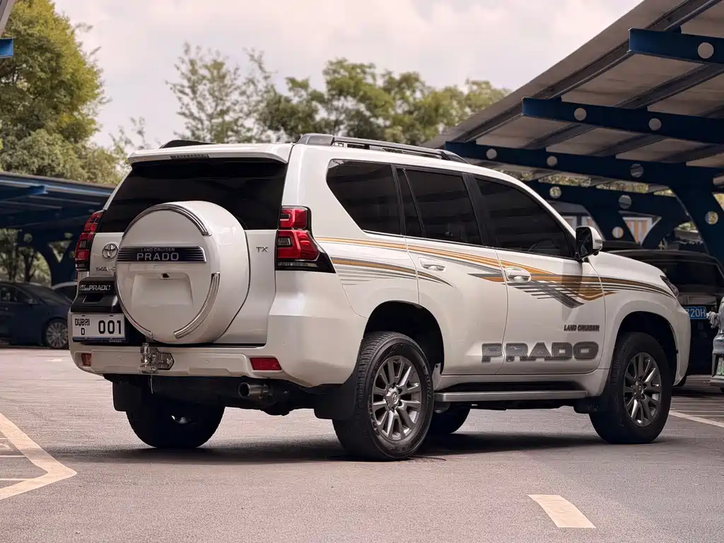 Toyota Prado — фото 6