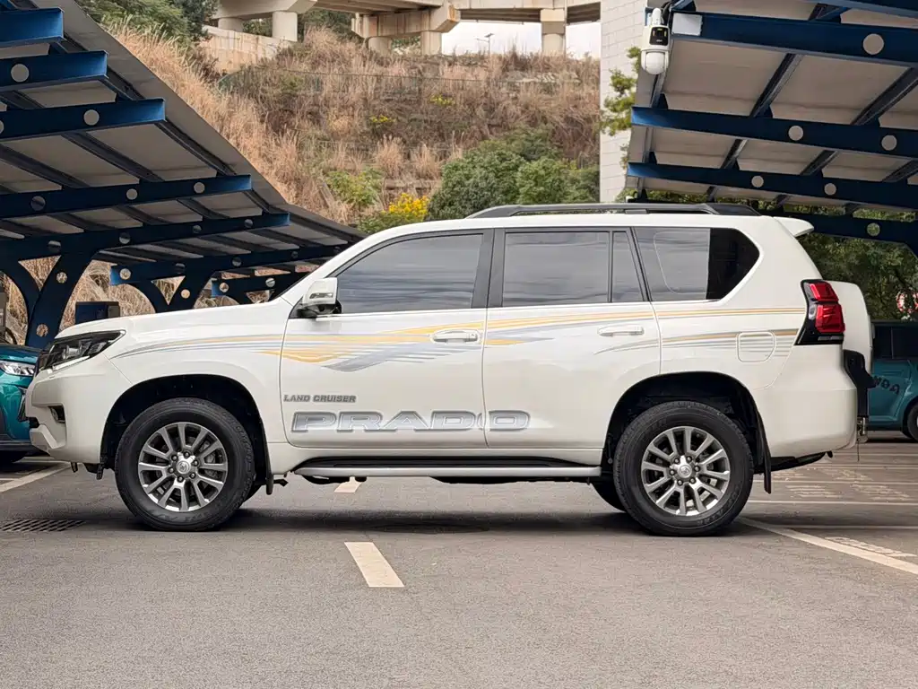 Toyota Prado — фото 8
